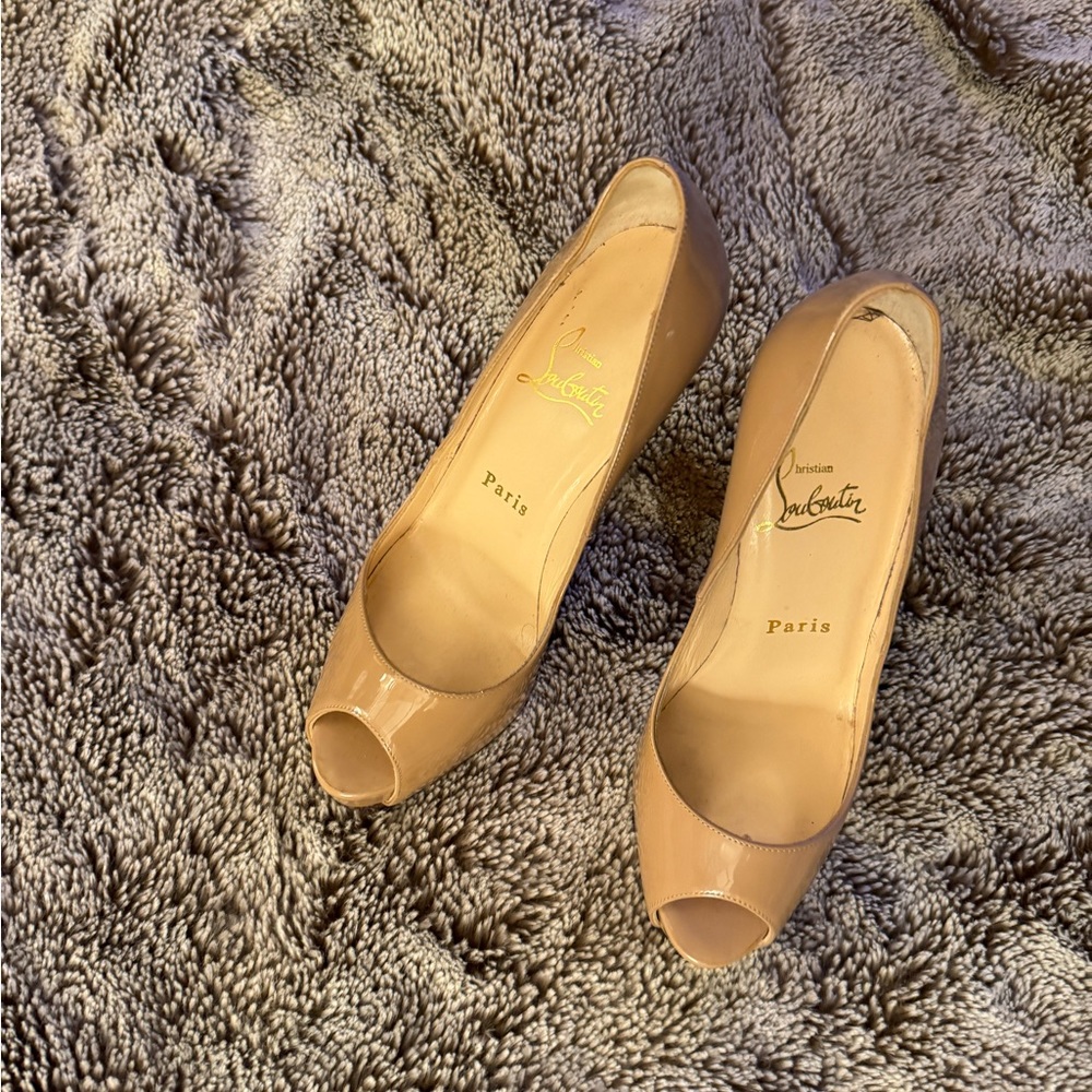 Christian Louboutin Beige Patent Leather Very Prive Pumps Size 36 Authentic